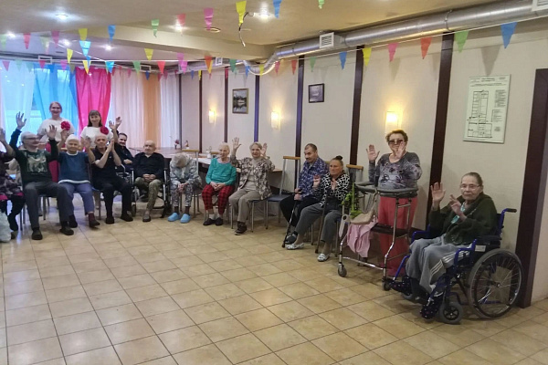 Ещё один день из жизни нашего пансионата. Мы приветствовали в гостях прекрасный дуэт вокалисток! Сп… — фото 2