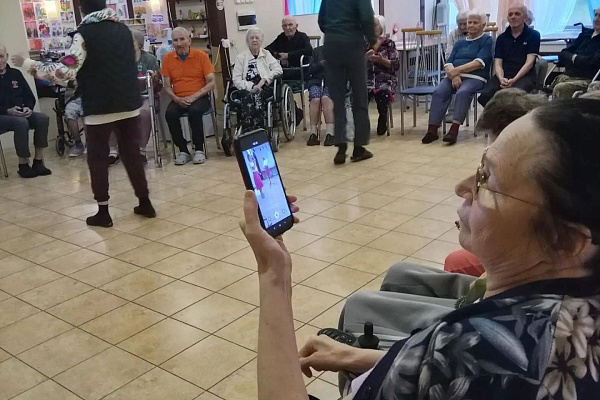 Ещё один день из жизни нашего пансионата. Мы приветствовали в гостях прекрасный дуэт вокалисток! Сп… — фото 3