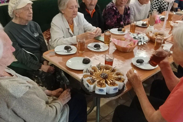 Сегодня мы поздравляем сразу двух прекрасных именинниц! Желаем здоровья, долгих лет жизни и никогда… — фото 10