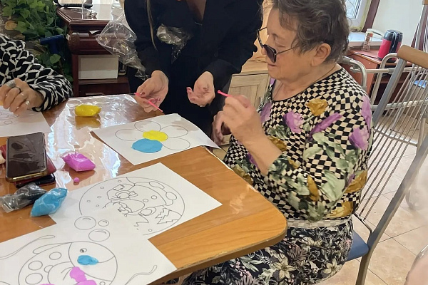 На одном из творческих занятий. Мы знаем, как скоротать время интересно и полезно🤗😊 — фото 2