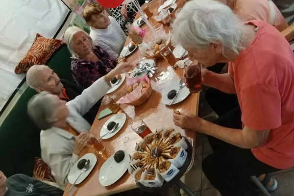Сегодня мы поздравляем сразу двух прекрасных именинниц! Желаем здоровья, долгих лет жизни и никогда… — фото 9